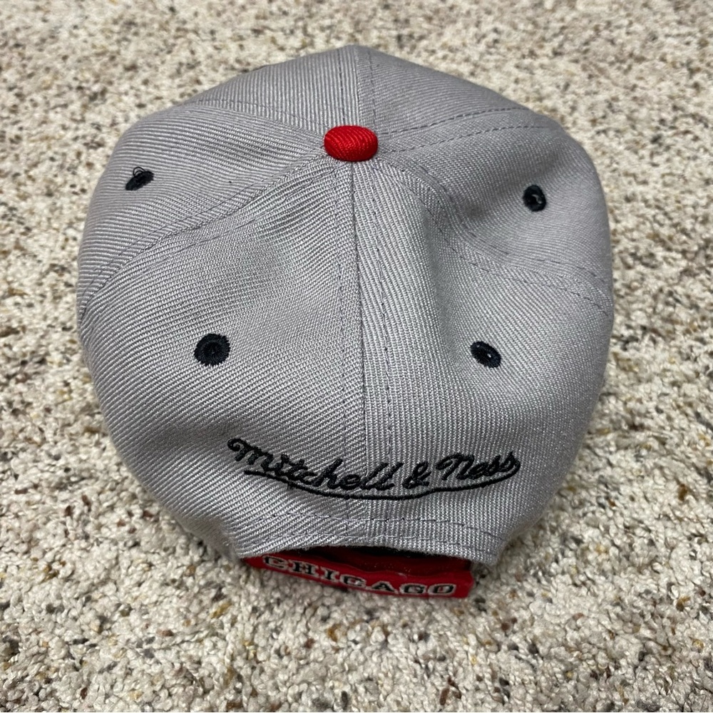 Mitchell & Ness Chicago Bulls snapback hat cap gray red NBA basketball - Picture 3 of 9